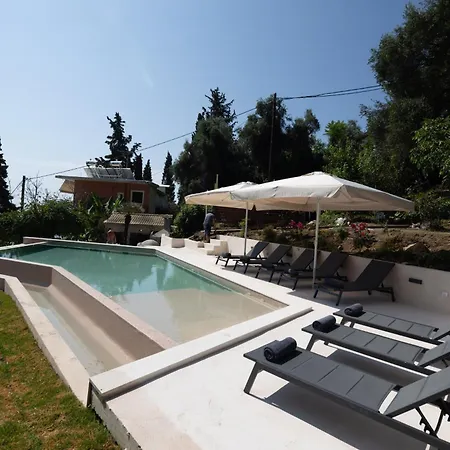 Beachfront Achillion Bay In Corfu * Gastouri (Corfu)
