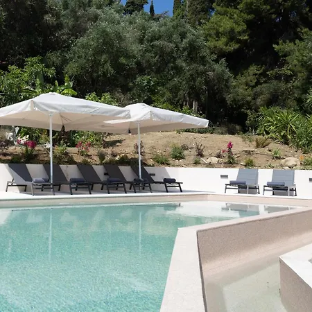 Beachfront Achillion Bay In Corfu * Gastouri (Corfu)