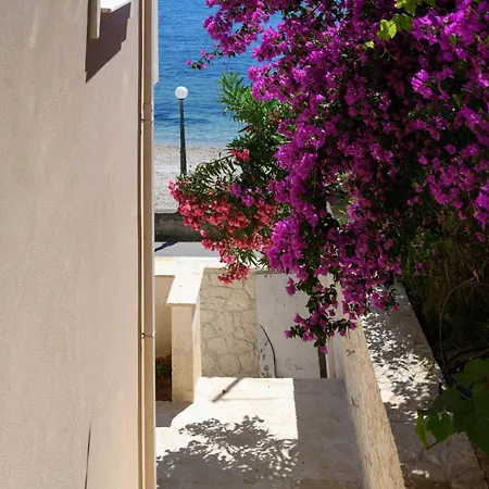 Beachfront Achillion Bay In Corfu * Gastouri (Corfu)